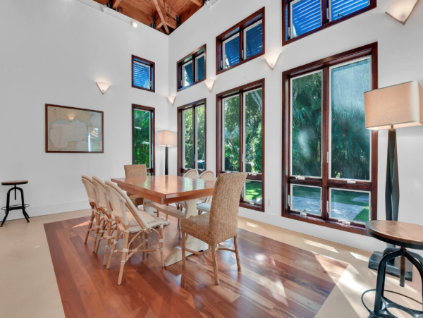 Luxury Coastal Retreat in Naples - Your Perfect Getaway